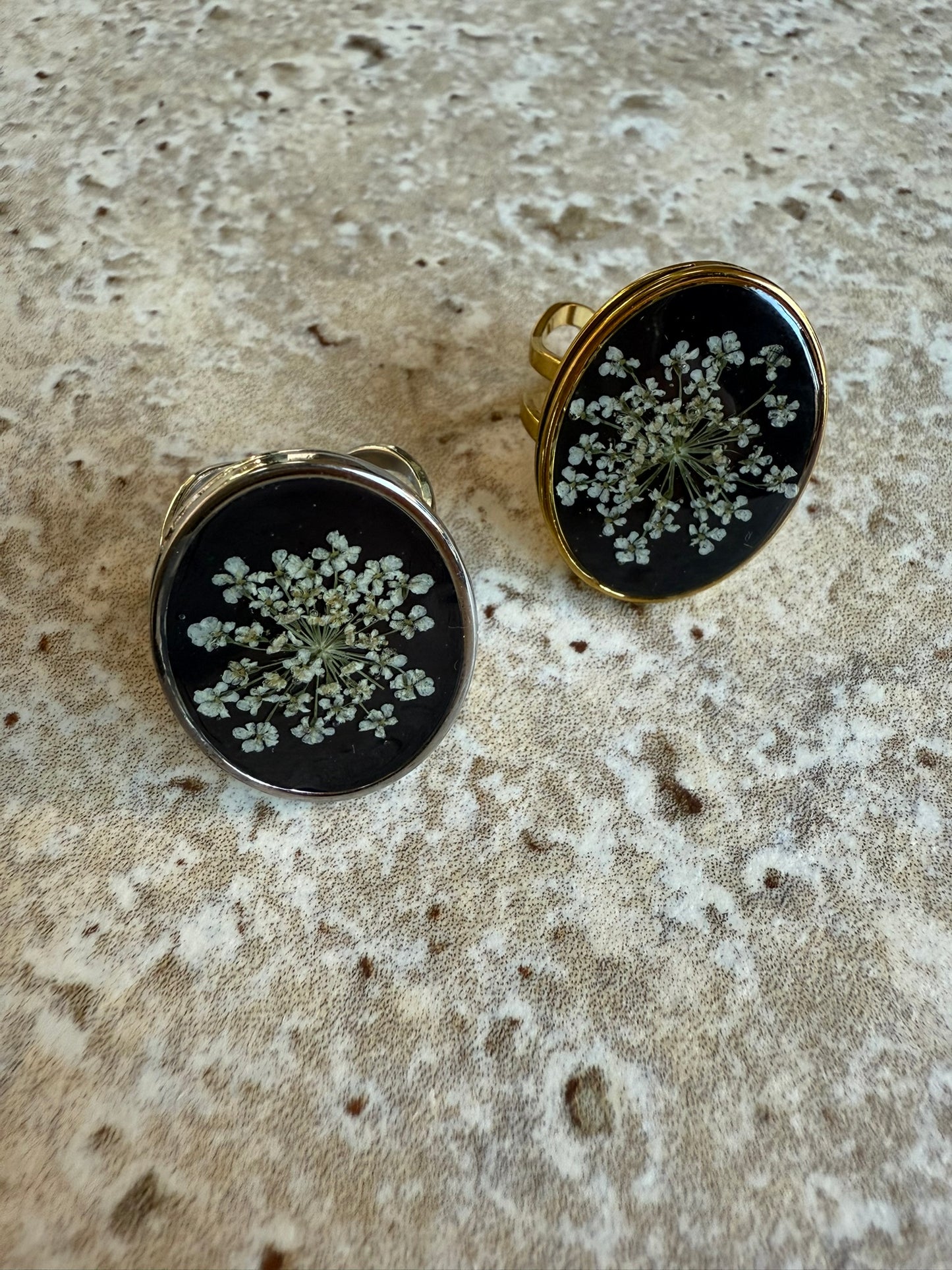 Bague CONSTANCE - Fleurs blanches