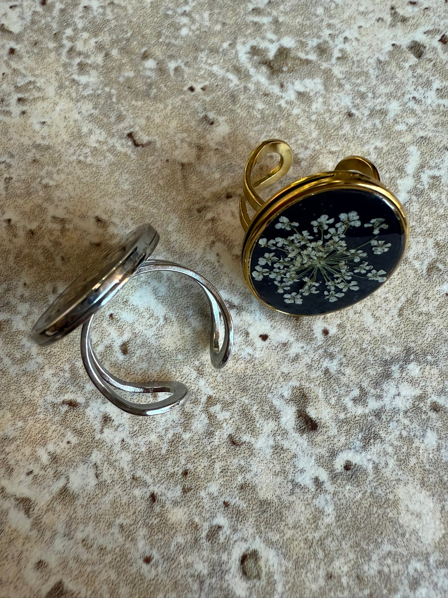 Bague CONSTANCE - Fleurs blanches